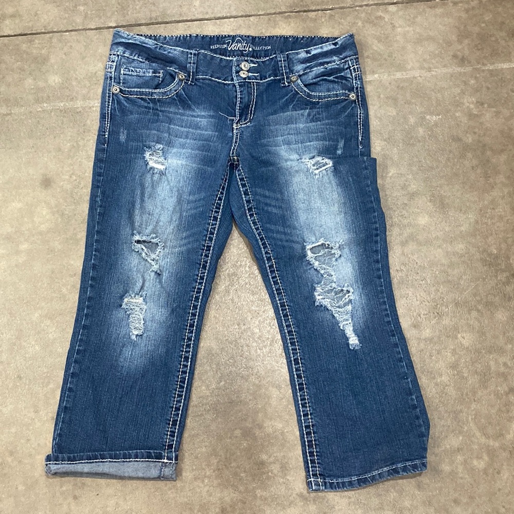 Vanity Capri size 31. Great condition.